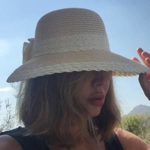 Meet your Posher, Aysim